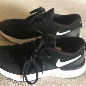 Nike flyknit running shoes